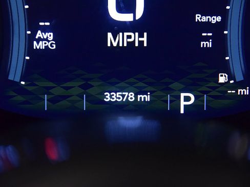 Used 2023 Jeep Wrangler Unlimited Sahara w/ Cold Weather Group AWD/4WD image 17