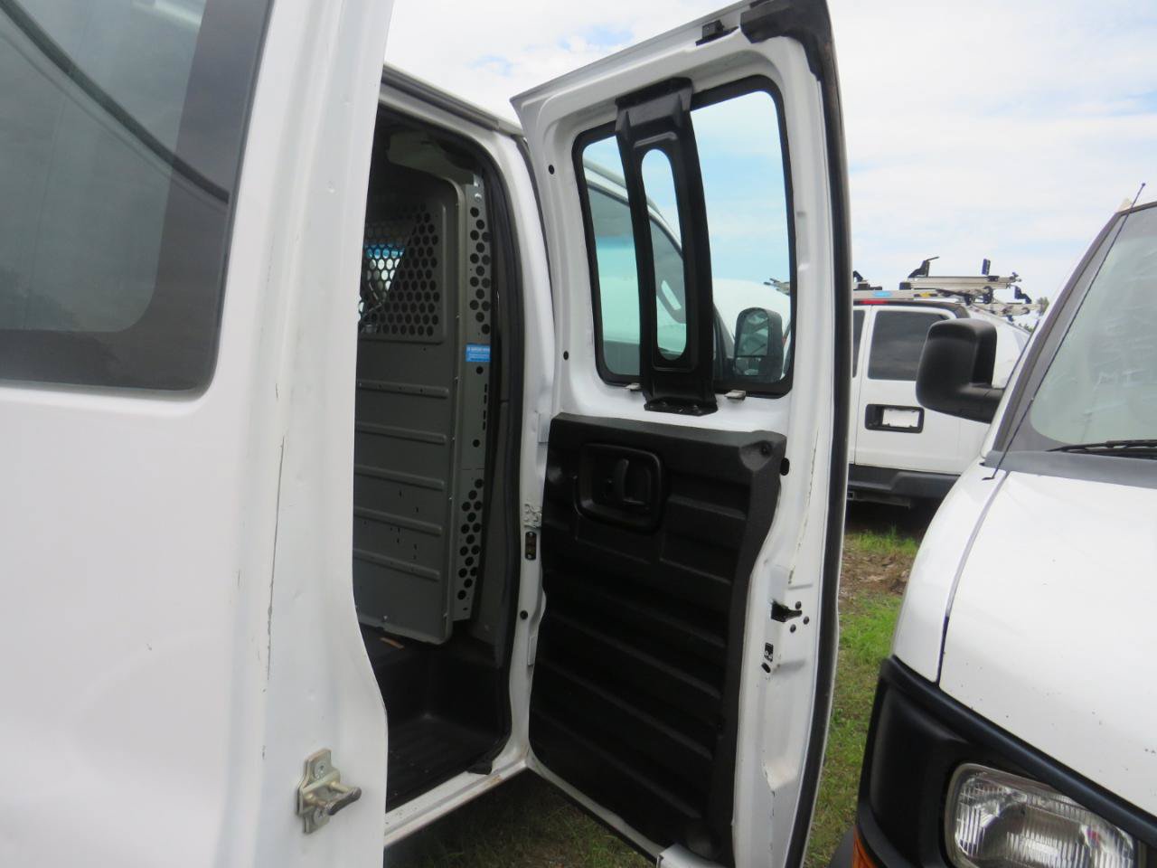 Used 2022 Chevrolet Express 2500 w/ Driver Convenience Package RWD image 23