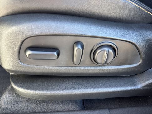 Used 2021 Chevrolet Equinox Premier image 21