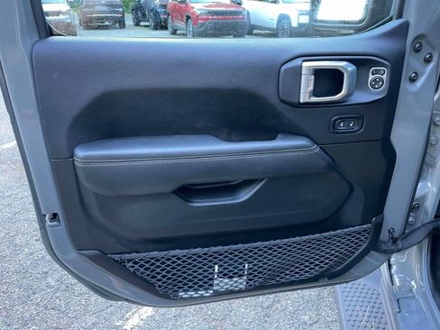 Used 2022 Jeep Wrangler Unlimited Sahara w/ Safety Group AWD/4WD image 16