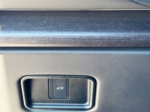 Used 2025 Land Rover Range Rover SE image 27