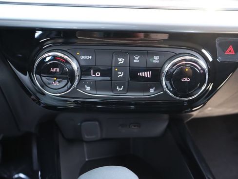 New 2026 Chevrolet Trax LT w/ LT Convenience Package FWD image 13
