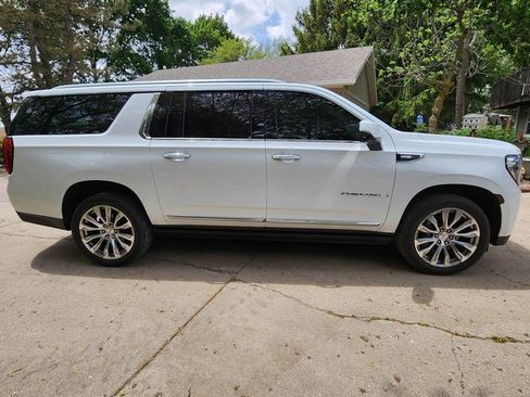 Used 2022 GMC Yukon XL Denali image 2