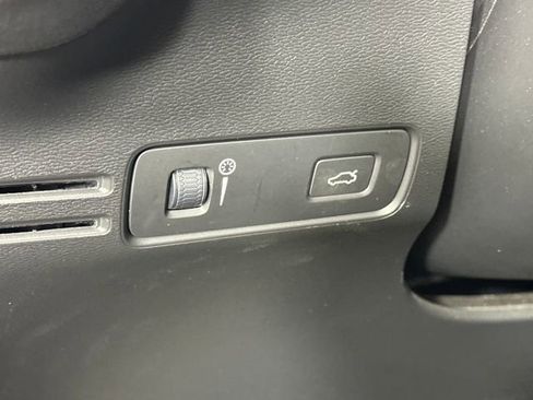 Used 2021 Volvo XC40 T5 R-Design w/ Protection Package Premier image 20