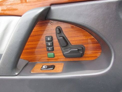 Used 1992 Mercedes-Benz 400 E image 32