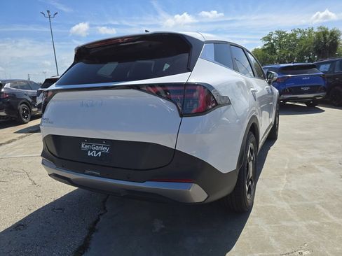 New 2026 Kia Sportage EX FWD image 8