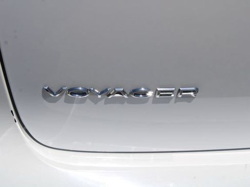 Used 2024 Chrysler Voyager LX FWD image 9