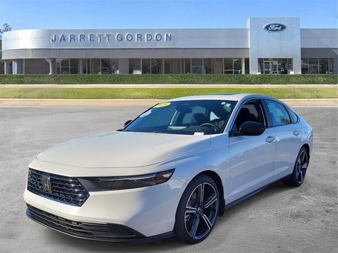 Used 2025 Honda Accord Sport image 2