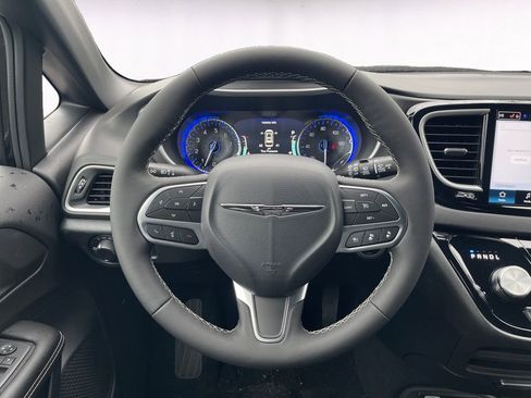 New 2026 Chrysler Voyager LX image 12