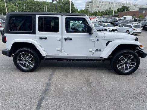 Used 2024 Jeep Wrangler Unlimited AWD/4WD image 7