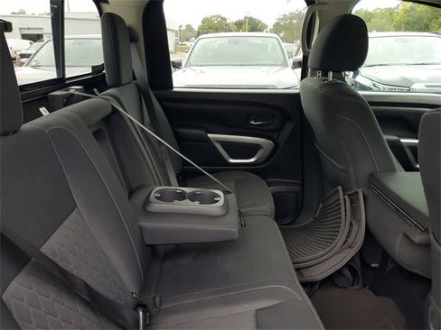 Used 2019 Nissan Titan SV image 28