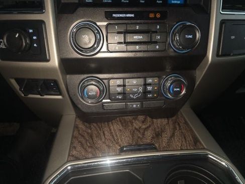 Used 2019 Ford F250 Lariat w/ Chrome Package AWD/4WD image 15