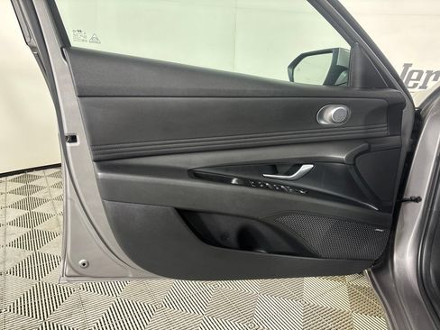 Used 2023 Hyundai Elantra Limited FWD image 8