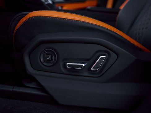 Used 2024 Lamborghini Urus S image 37