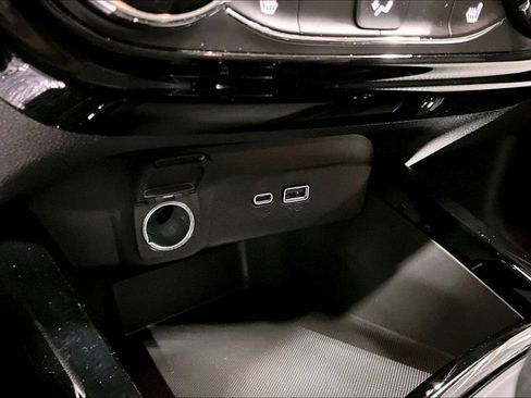 Used 2025 Chevrolet Trax LT w/ Driver Confidence Package image 26