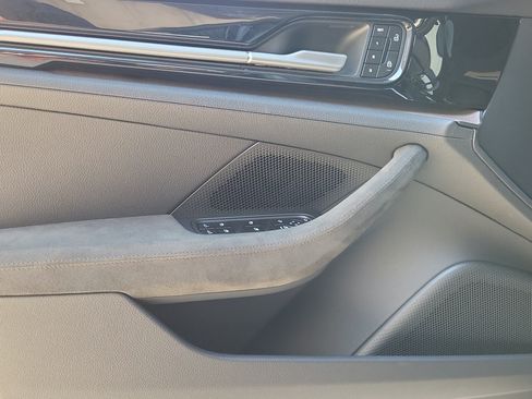 Certified 2025 Porsche Panamera 4 AWD/4WD image 17