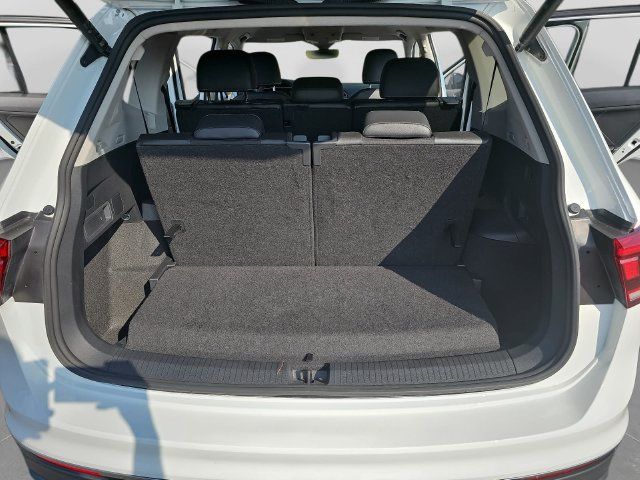 Used 2024 Volkswagen Tiguan SE FWD image 29