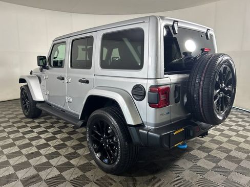 Used 2023 Jeep Wrangler Unlimited Sahara w/ Cold Weather Group AWD/4WD image 4