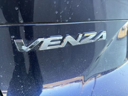 Used 2024 Toyota Venza Limited image 4