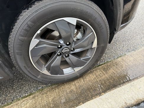 Used 2025 Nissan Rogue SV FWD image 12