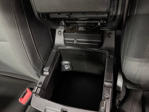 Used 2018 Jeep Wrangler Sport AWD/4WD image 32