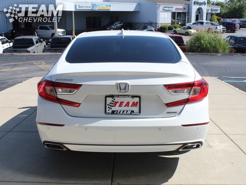 Used 2018 Honda Accord Touring image 5