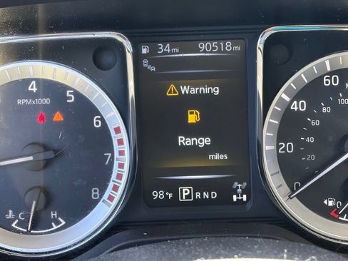 Used 2018 Nissan Titan SV w/ SV Convenience Package AWD/4WD image 12
