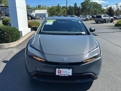 Certified 2025 Toyota Prius LE FWD image 11