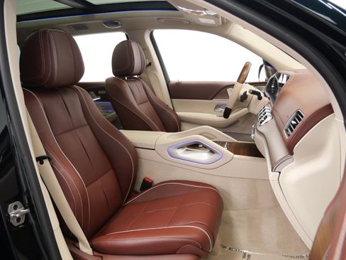 Used 2022 Mercedes-Benz Maybach GLS 600 4MATIC image 24