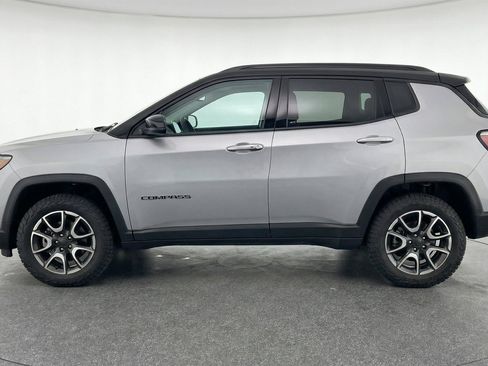 Used 2025 Jeep Compass Trailhawk AWD/4WD image 5