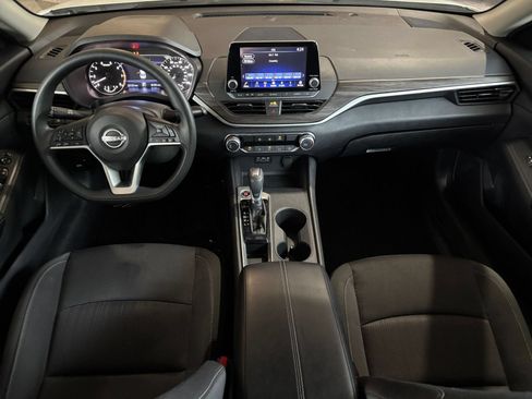 Used 2025 Nissan Altima 2.5 SV FWD image 32