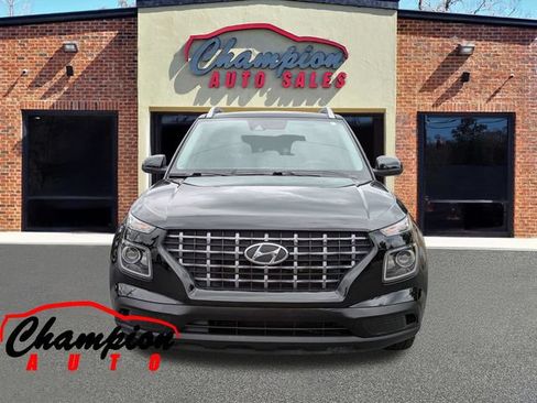 Used 2022 Hyundai Venue SEL FWD image 10