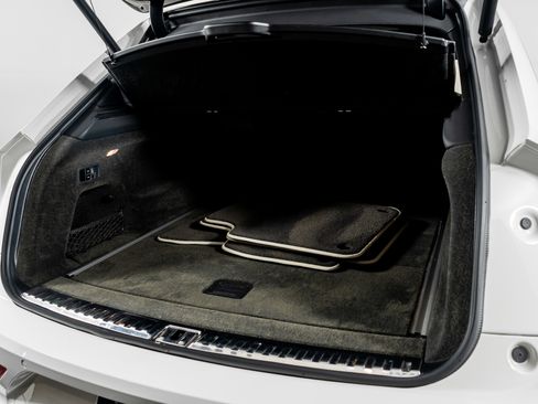 Used 2023 Bentley Bentayga Extended Wheelbase image 58