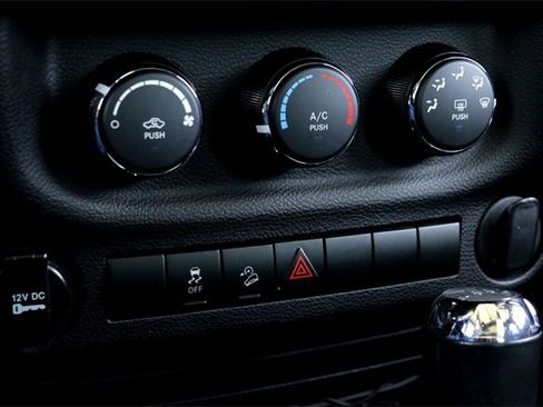 Used 2013 Jeep Wrangler Unlimited Sport w/ Connectivity Group image 18