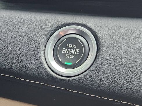 Used 2022 Cadillac Escalade Premium Luxury AWD/4WD image 19