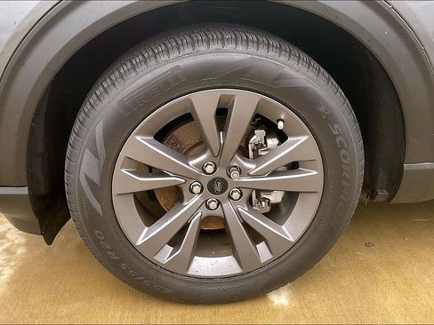 Used 2023 Ford Explorer XLT w/ Equipment Group 202A RWD image 8