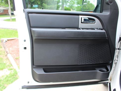 Used 2014 Ford Expedition Limited w/ Equipment Group 301A AWD/4WD image 11