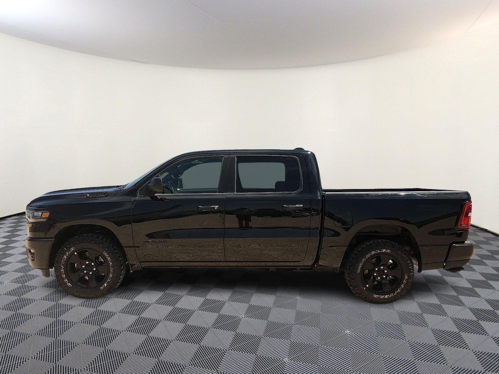 Used 2025 RAM 1500 Warlock AWD/4WD image 2
