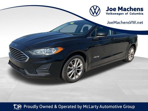 Used 2019 Ford Fusion SE FWD image 1