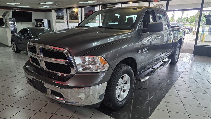 Used 2017 RAM 1500 Classic SLT AWD/4WD image 1