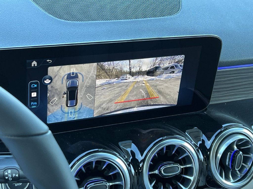 Used 2026 Mercedes-Benz GLB 250 4MATIC image 17