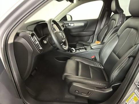 Used 2023 Volvo XC40 B4 Ultimate FWD image 11