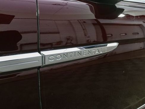 Used 2018 Lincoln Continental Select image 7
