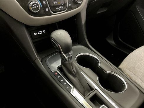 Used 2022 Chevrolet Equinox LS image 35