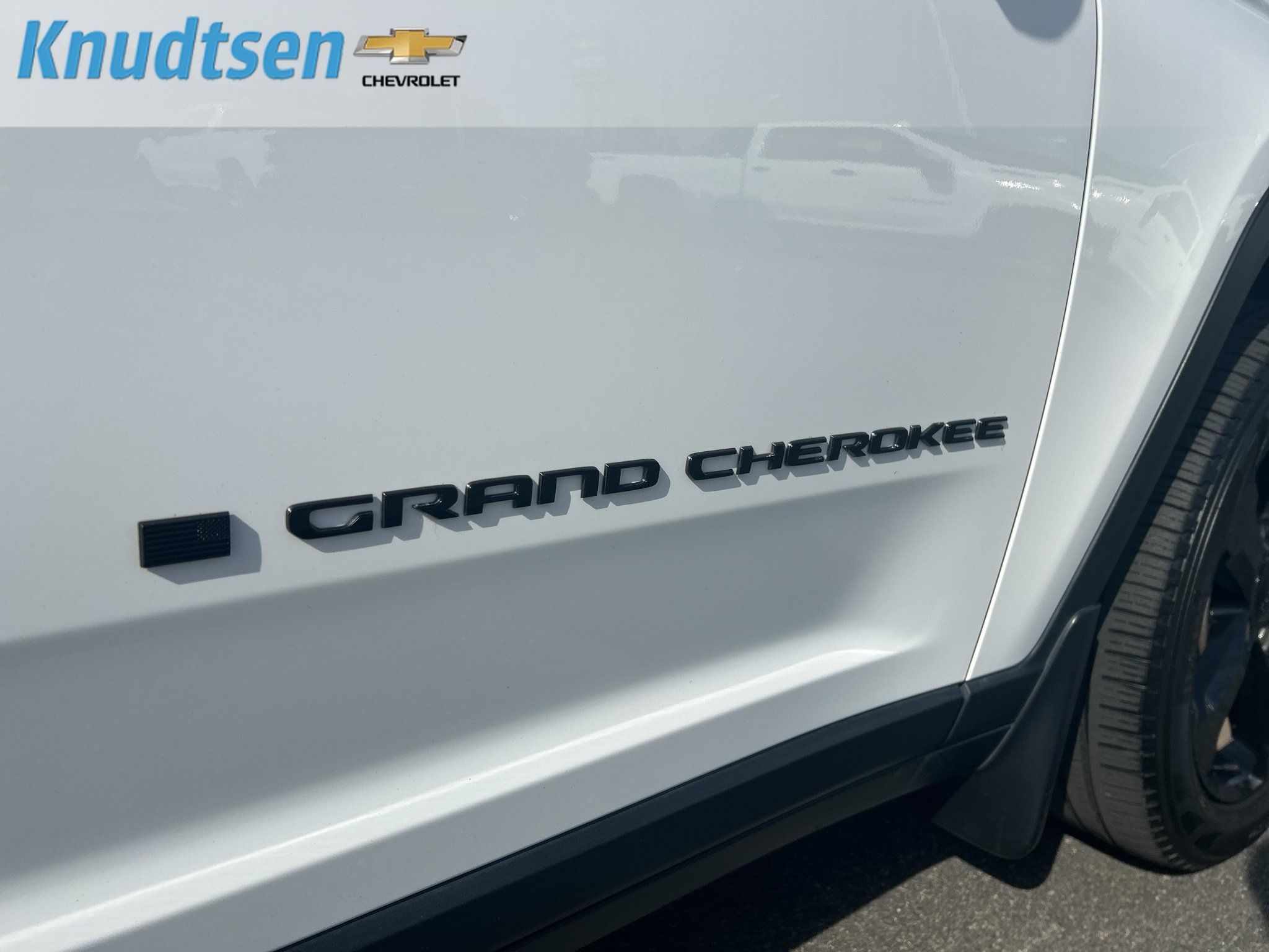 Used 2023 Jeep Grand Cherokee Limited w/ Luxury Tech Group II AWD/4WD image 9