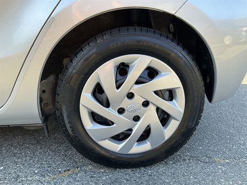 Used 2014 Toyota Prius C Two image 9