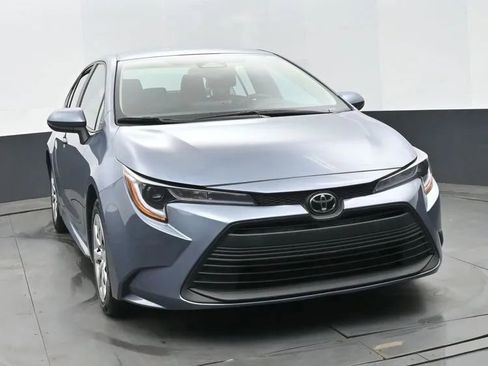 Used 2024 Toyota Corolla LE FWD image 3