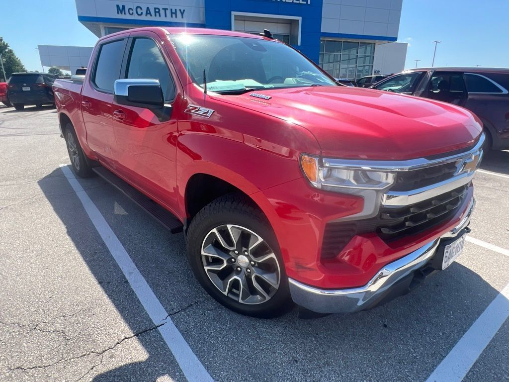 Used 2023 Chevrolet Silverado 1500 LT AWD/4WD image 2