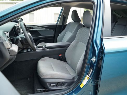 Used 2025 Toyota Camry LE w/ Convenience Package image 8