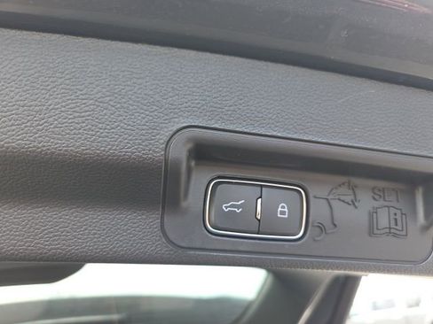 Used 2023 Ford Explorer XLT RWD image 14